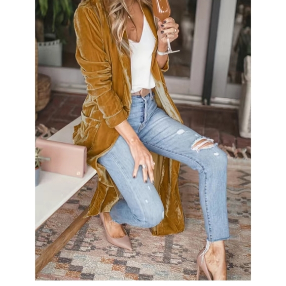 ❌SOLD❌ Beautiful Turmeric/ Mustard Color Velour Jacket - Picture 3 of 8